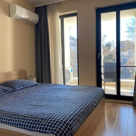 Brand New Apartment With Outdoor Swimming Pool 바르나 외부 사진