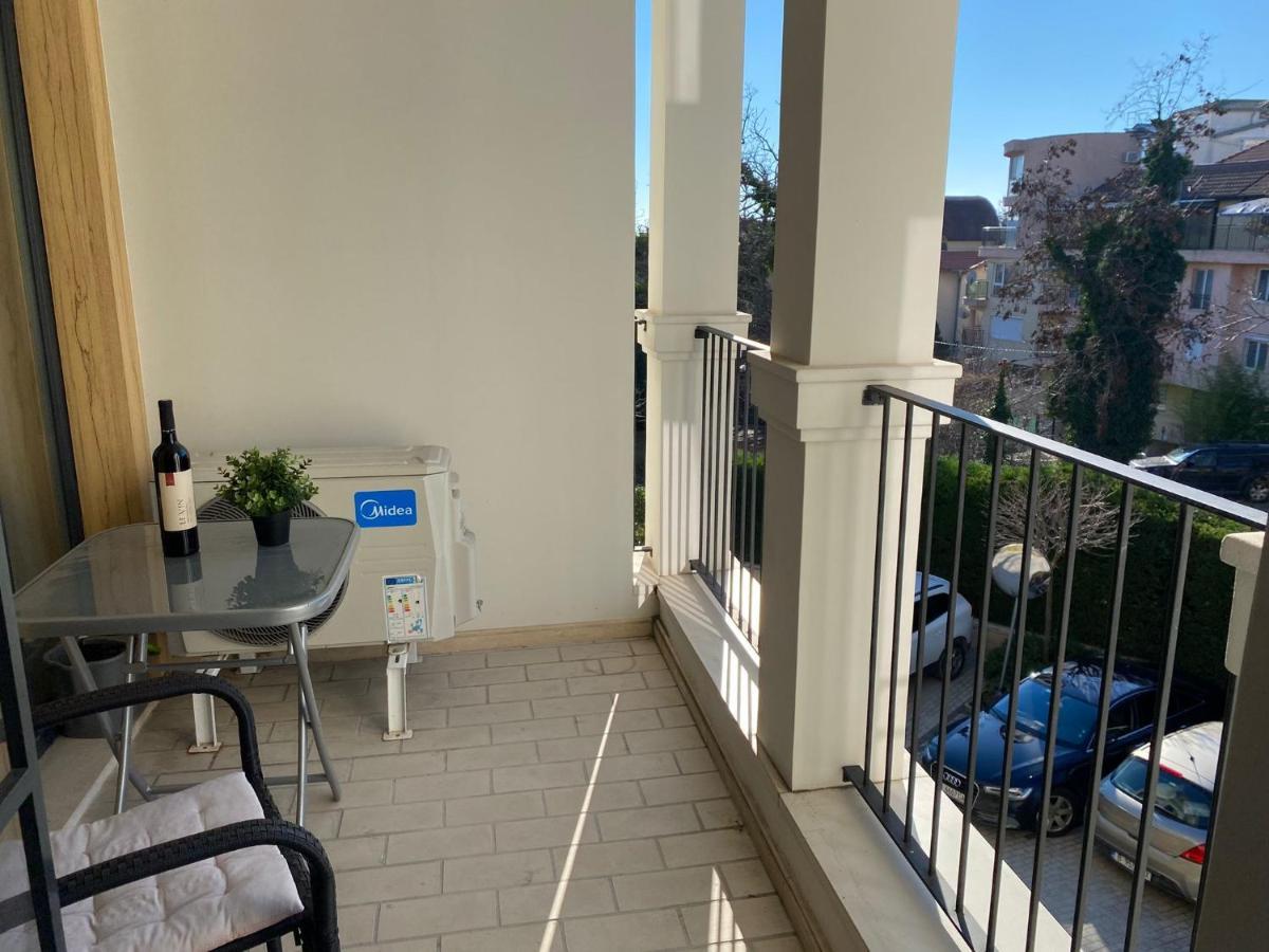 Brand New Apartment With Outdoor Swimming Pool 바르나 외부 사진