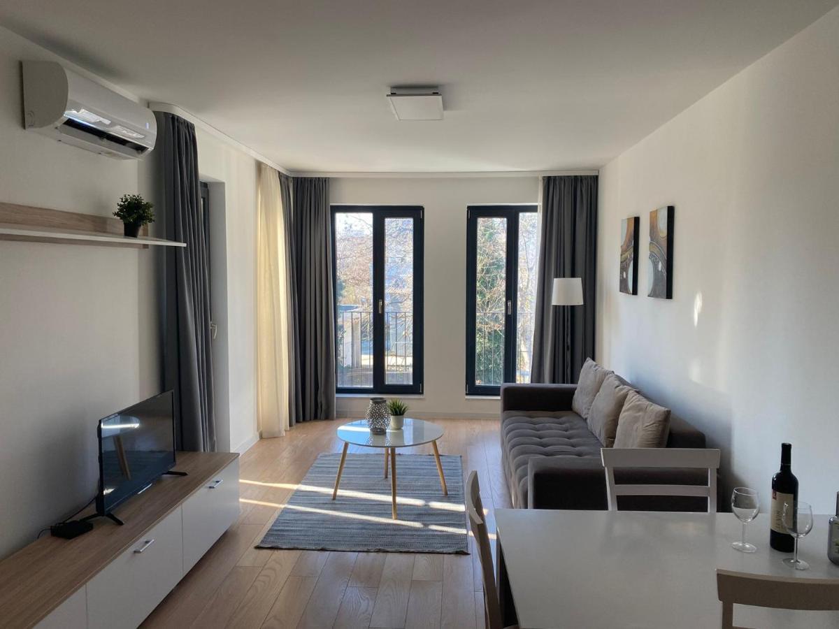 Brand New Apartment With Outdoor Swimming Pool 바르나 외부 사진